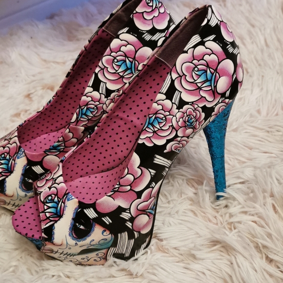 Beautiful heels - Picture 2 of 3